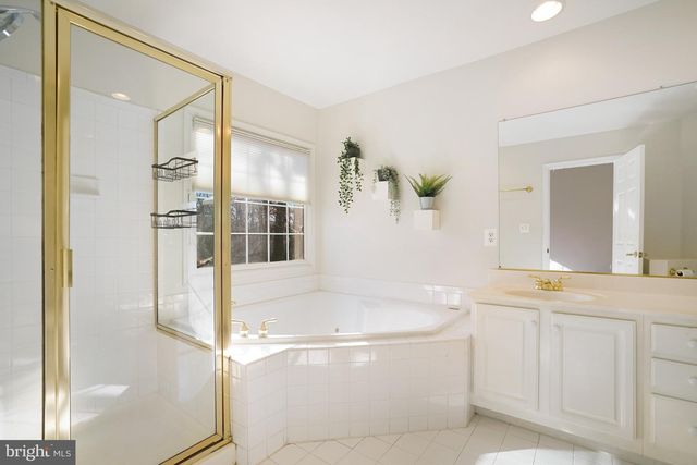 2505 GADSBY PL, Alexandria, VA 22311