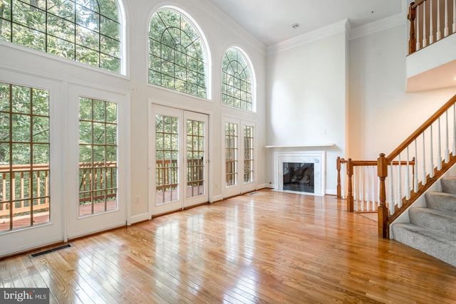 2505 GADSBY PL, Alexandria, VA 22311