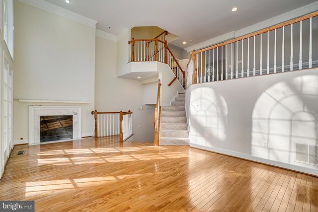 2505 GADSBY PL, Alexandria, VA 22311