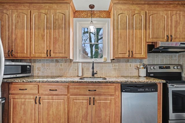 908 Broadmoor Dr, Nashville, TN 37216