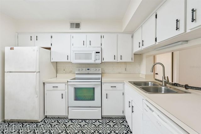 3467 FLOSSMOOR AVENUE 101, Orlando, FL 32822