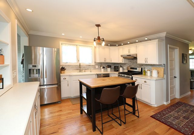 28W719 Barnes Avenue, West Chicago, IL 60185