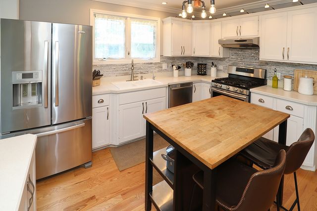 28W719 Barnes Avenue, West Chicago, IL 60185