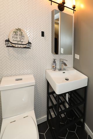 28W719 Barnes Avenue, West Chicago, IL 60185