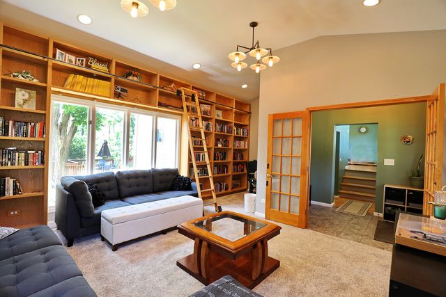 28W719 Barnes Avenue, West Chicago, IL 60185