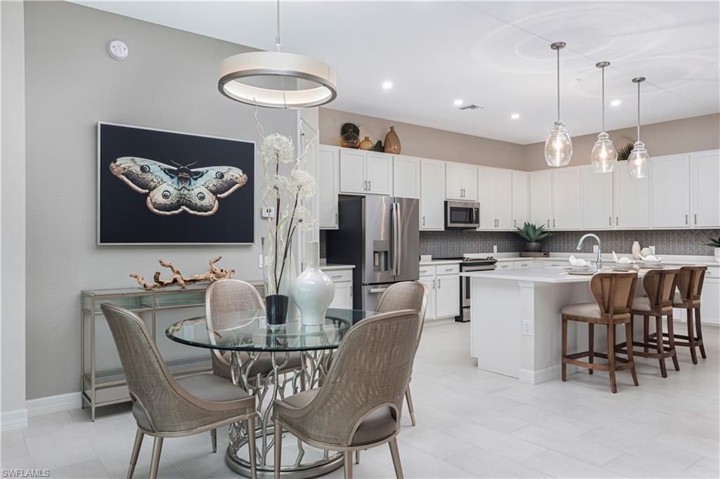 315 Indies DR W 202, NAPLES, FL 34114 — photo 2