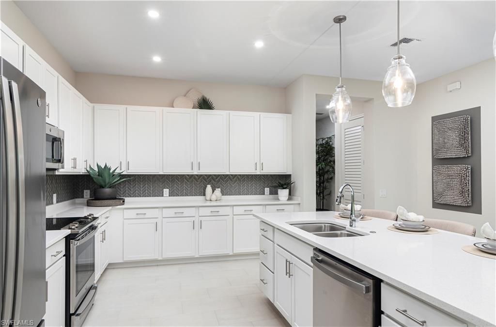 315 Indies DR W 202, NAPLES, FL 34114 — photo 3
