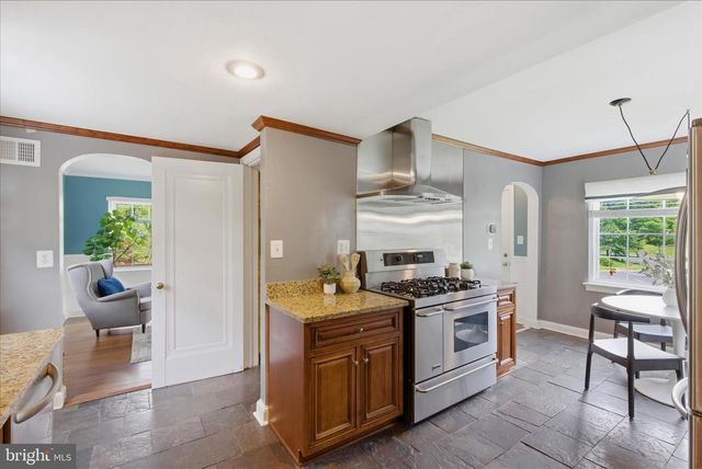 5721 FOREST RD, Cheverly, MD 20785