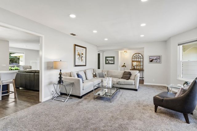4603 American River Dr, Sacramento, CA 95864