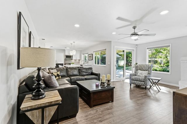 4603 American River Dr, Sacramento, CA 95864