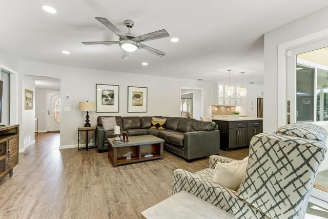 4603 American River Dr, Sacramento, CA 95864