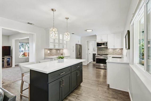 4603 American River Dr, Sacramento, CA 95864