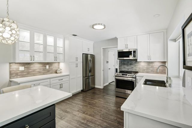 4603 American River Dr, Sacramento, CA 95864