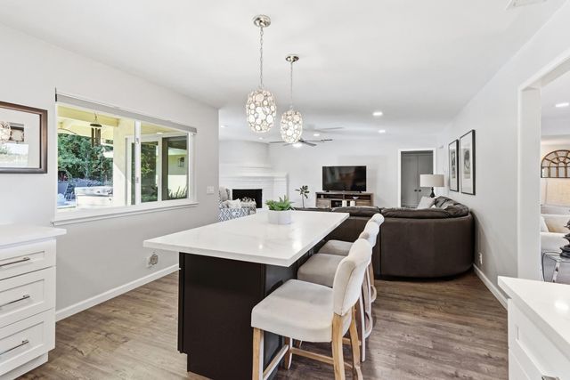 4603 American River Dr, Sacramento, CA 95864
