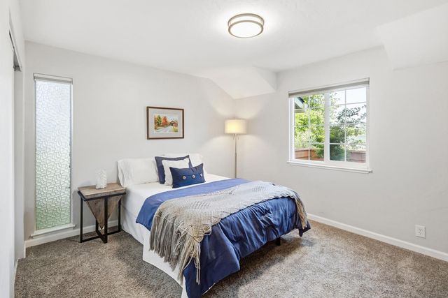 4603 American River Dr, Sacramento, CA 95864