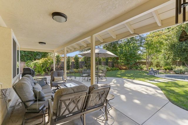 4603 American River Dr, Sacramento, CA 95864
