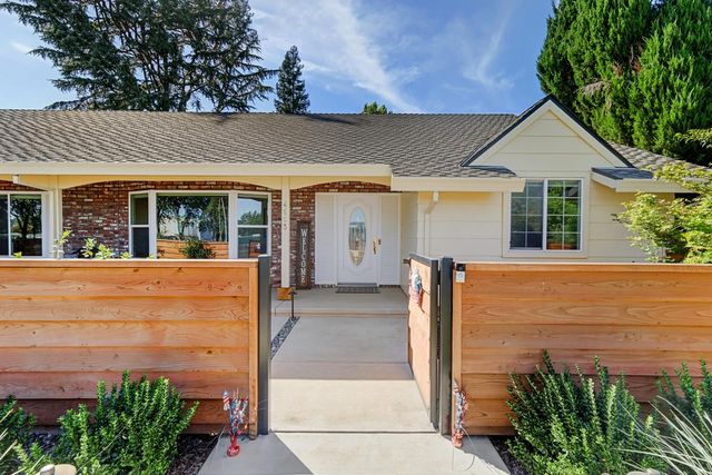4603 American River Dr, Sacramento, CA 95864
