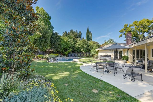 4603 American River Dr, Sacramento, CA 95864