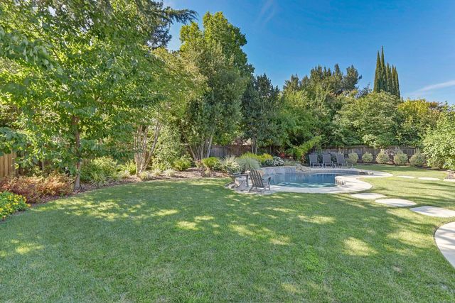 4603 American River Dr, Sacramento, CA 95864