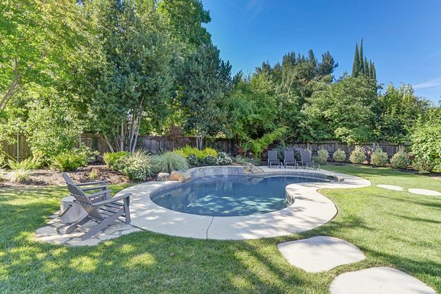 4603 American River Dr, Sacramento, CA 95864