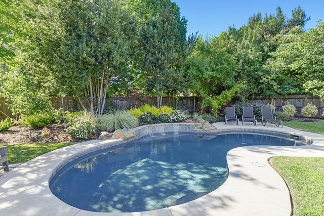 4603 American River Dr, Sacramento, CA 95864