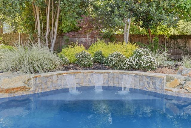 4603 American River Dr, Sacramento, CA 95864