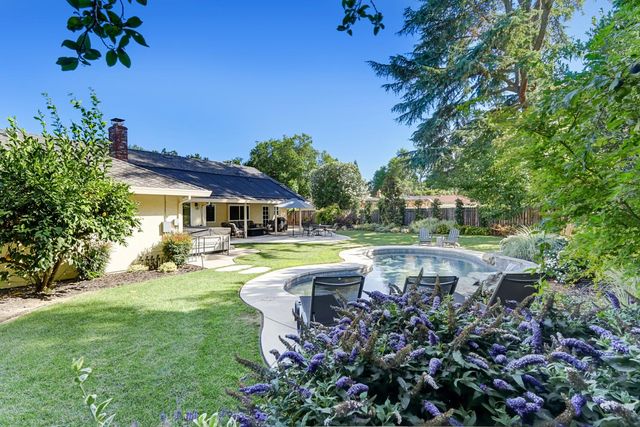 4603 American River Dr, Sacramento, CA 95864