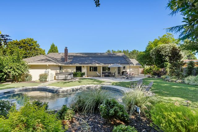 4603 American River Dr, Sacramento, CA 95864