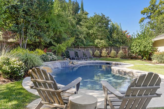 4603 American River Dr, Sacramento, CA 95864