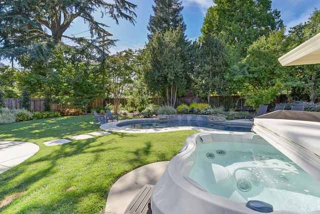4603 American River Dr, Sacramento, CA 95864