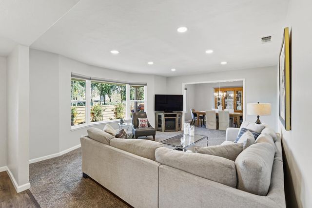 4603 American River Dr, Sacramento, CA 95864