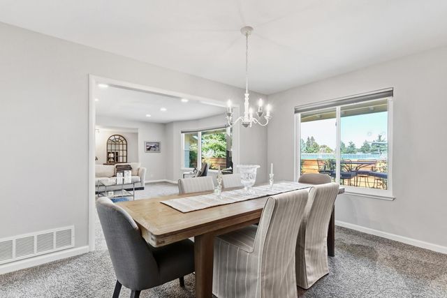 4603 American River Dr, Sacramento, CA 95864