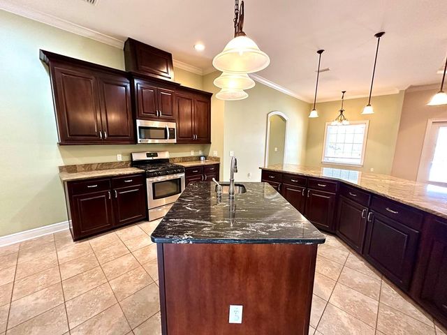 202 Frisco Ln, Enterprise, AL 36330