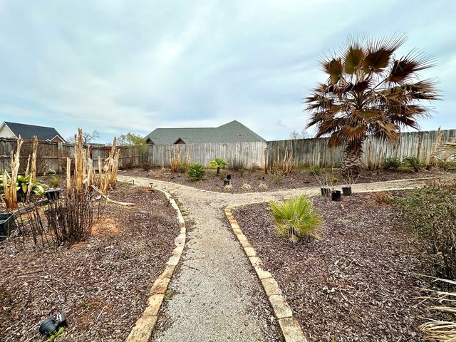 202 Frisco Ln, Enterprise, AL 36330