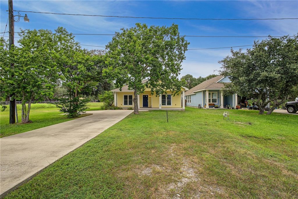 447 S Fuqua St, Rockport, TX 78383 — photo 3