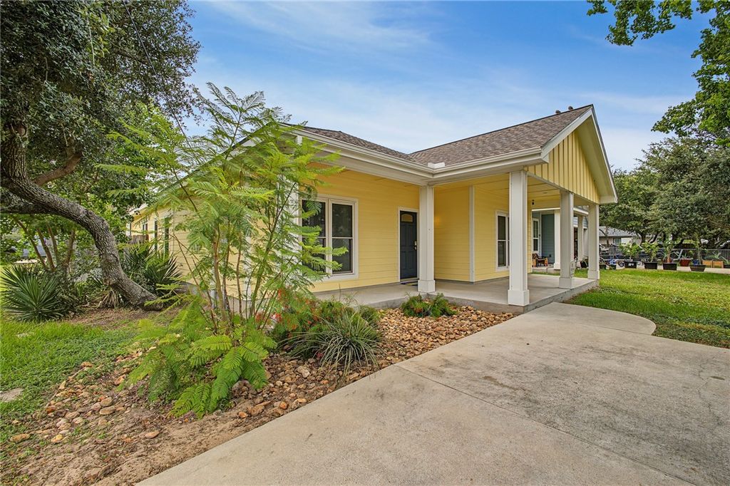 447 S Fuqua St, Rockport, TX 78383 — photo 4