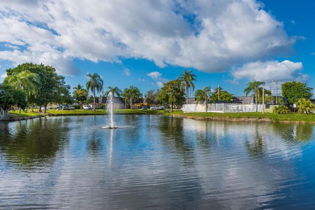 2471 Waterside Drive, Lake Worth, FL 33461