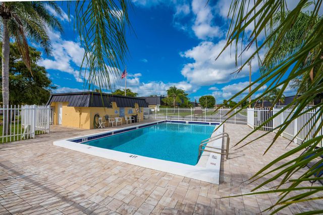 2471 Waterside Drive, Lake Worth, FL 33461