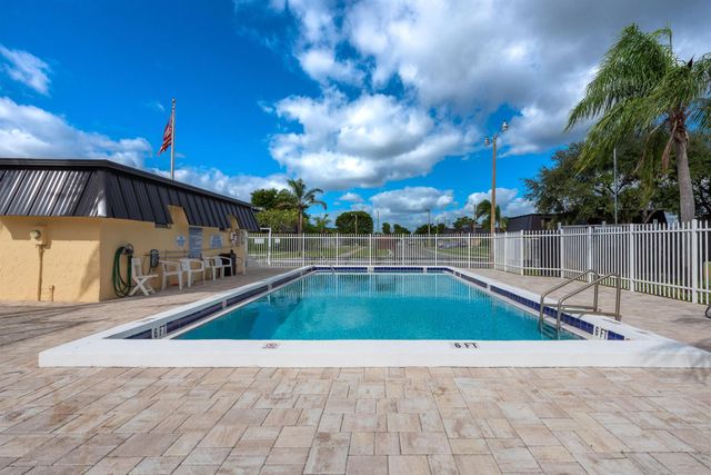 2471 Waterside Drive, Lake Worth, FL 33461