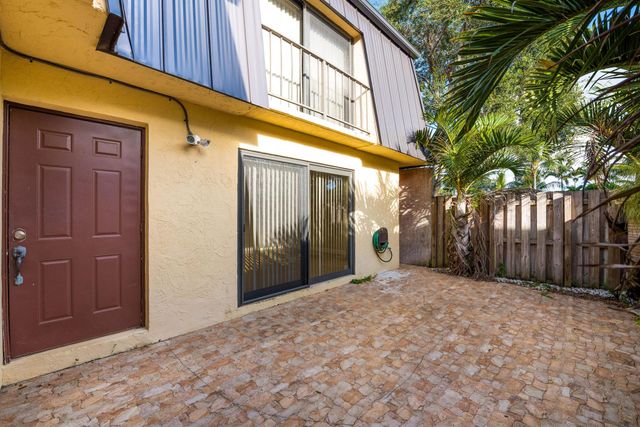 2471 Waterside Drive, Lake Worth, FL 33461