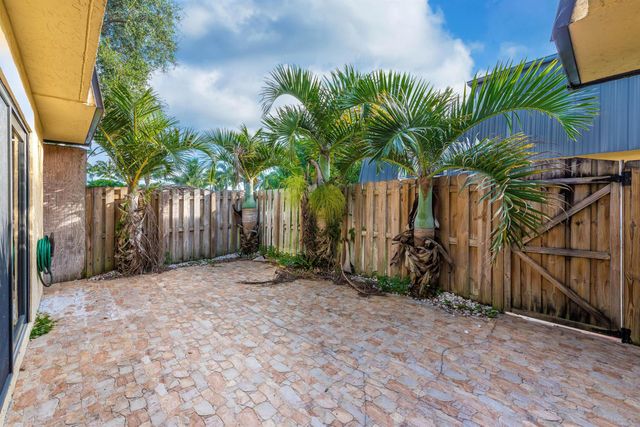 2471 Waterside Drive, Lake Worth, FL 33461