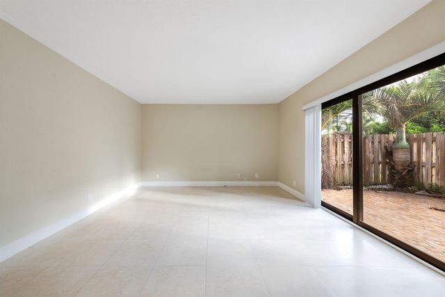 2471 Waterside Drive, Lake Worth, FL 33461