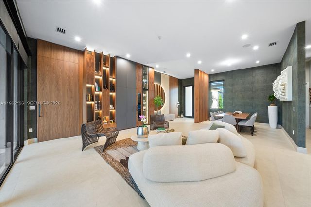 7387 SW 74th Ln, Miami, FL 33143