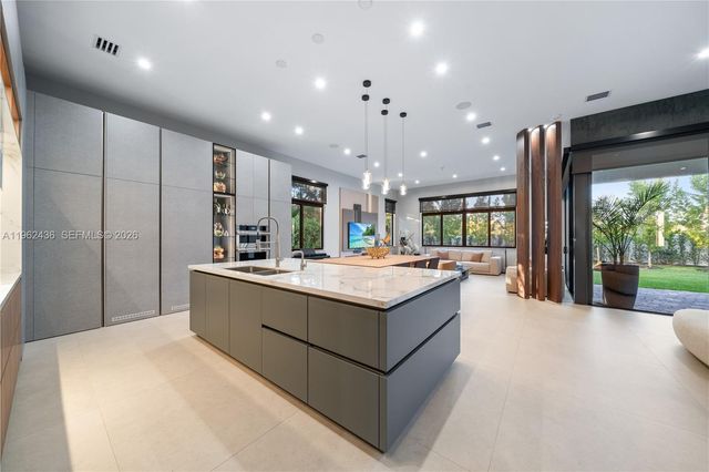 7387 SW 74th Ln, Miami, FL 33143