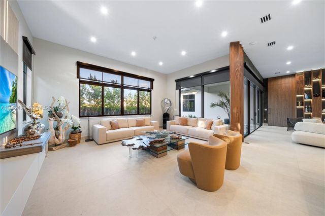 7387 SW 74th Ln, Miami, FL 33143