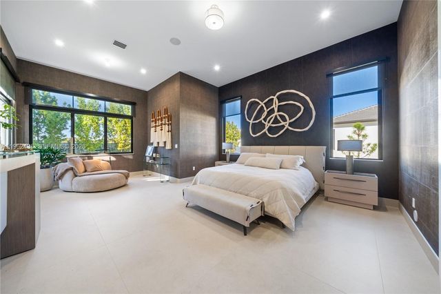 7387 SW 74th Ln, Miami, FL 33143