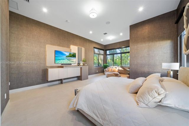 7387 SW 74th Ln, Miami, FL 33143