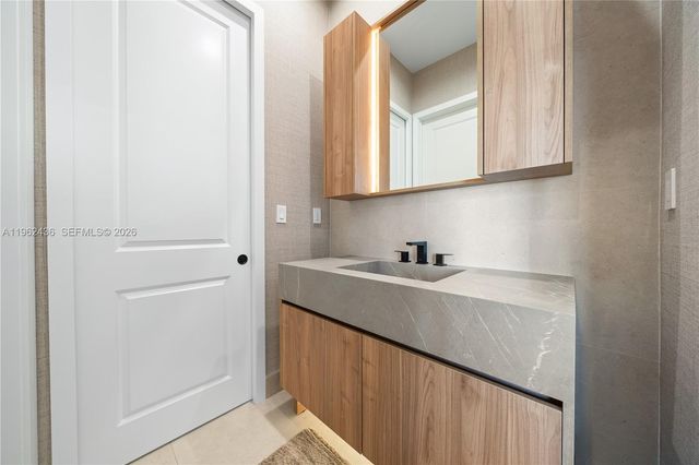 7387 SW 74th Ln, Miami, FL 33143