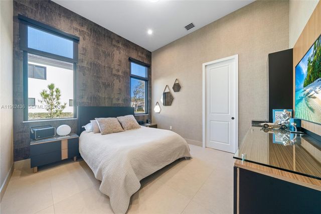 7387 SW 74th Ln, Miami, FL 33143