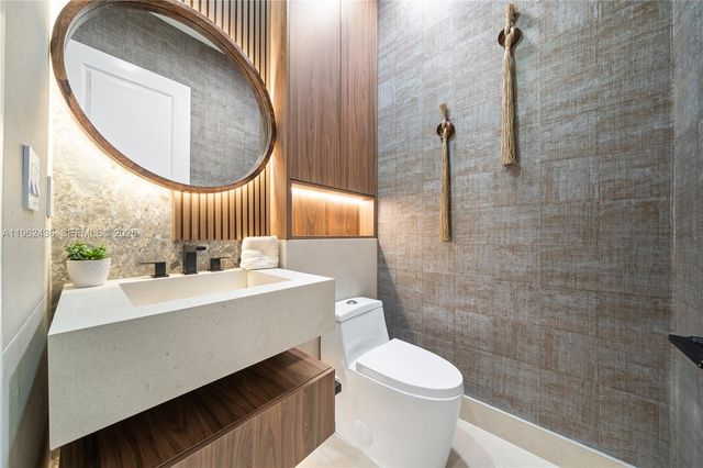 7387 SW 74th Ln, Miami, FL 33143